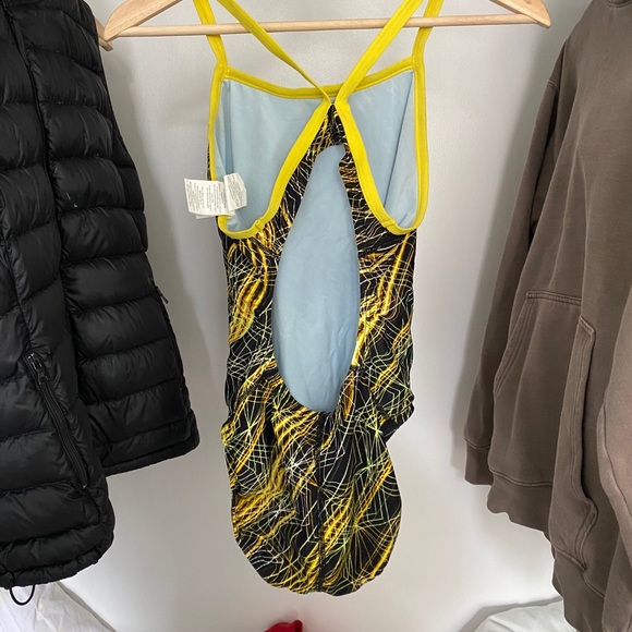 Nike swimsuit - Picture 3 of 3